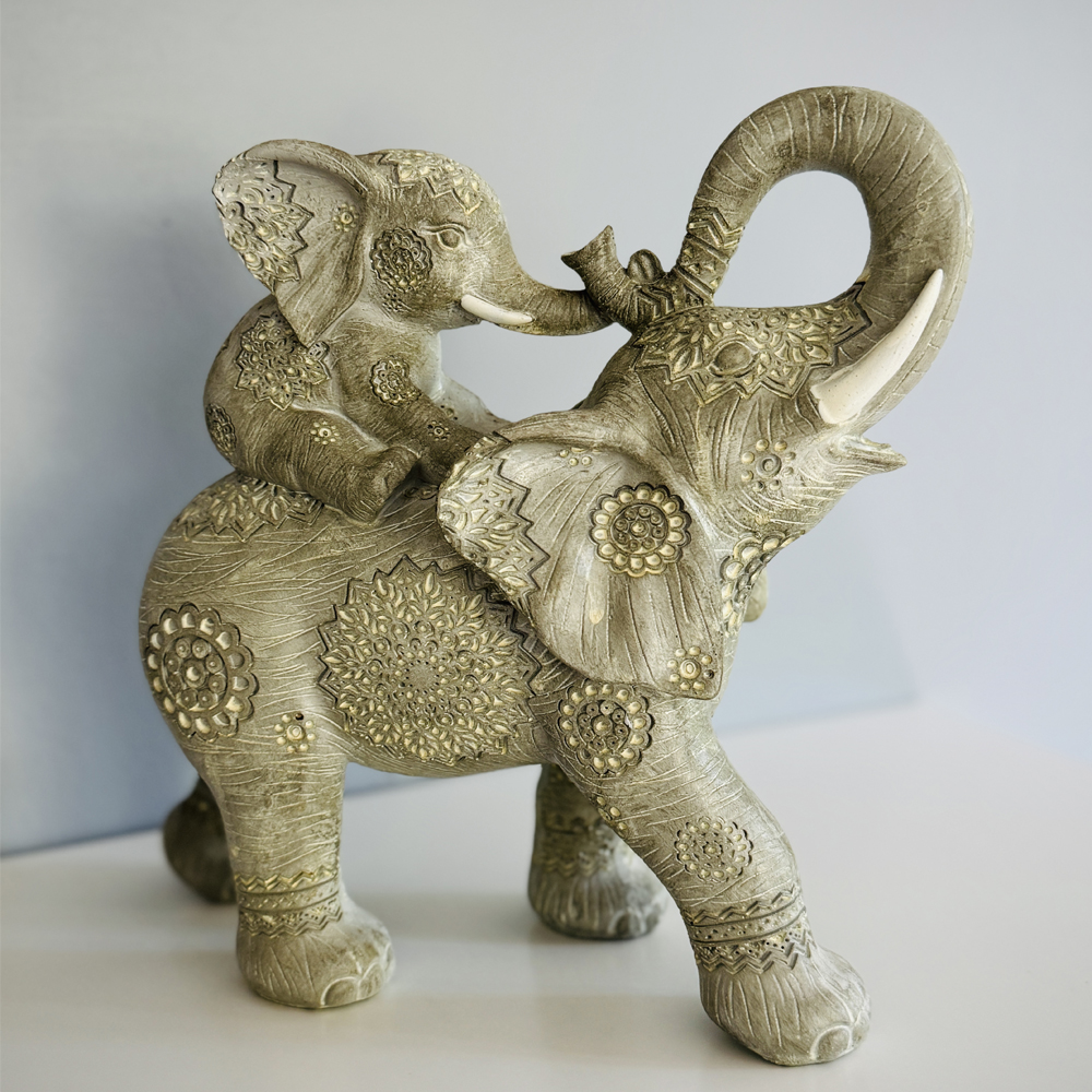 Escultura de elefanta con su cria